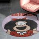 thumbnail image 4 of Mafalda Alfombra Redonda de Felpa Coral, Antideslizante, No Desprende Pelusas, Lavable y Duradera para Salón, Dormitorio y Habitación de Niños 60cm, 4 of 6