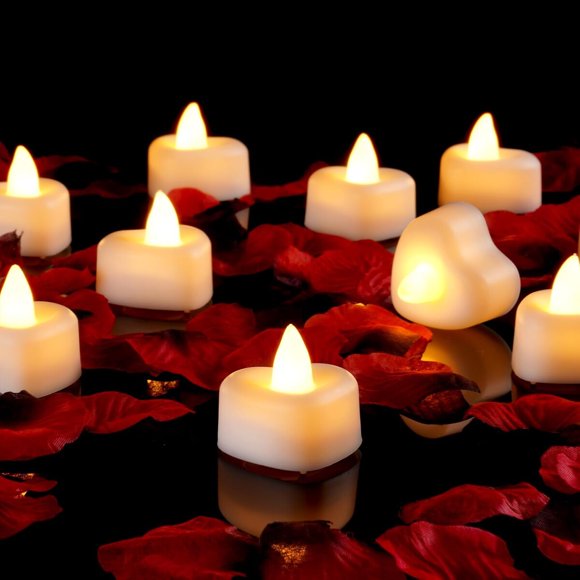 Amagic 1000 Pieces Artificial Rose Petals with 12 Heart LED
