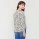 thumbnail image 2 of Blusa Mujer Cuello Mao V Print Piton Corona, 2 of 5