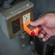 thumbnail image 4 of Probador de tomacorrientes Klein Tools RT210 detector de cableado GFCI, 4 of 8