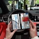 thumbnail image 5 of Portatarjetas TOURSUIT negro brillante para coche, 5 of 7