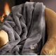 thumbnail image 5 of Manta UGG Euphoria reversible de piel sintética de felpa 127 x 177 cm, 5 of 8