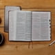 thumbnail image 5 of Biblia Sagrada HarperCollins KJV de Letra Grande, Tapa Negra, 5 of 9