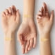 thumbnail image 4 of La base se volvió loca Photo Focus Dewy Golden Beige, 4 of 9