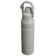 thumbnail image 2 of Botella de agua Stanley IceFlow Fast Flow de 1.06 L con aislamiento de ceniza, 2 of 3