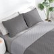 thumbnail image 2 of EasyGoing Juego de quilt reversible Full/Queen, gris y gris claro, 2 of 3