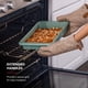 thumbnail image 4 of Molde para tartas KitchenAid, antiadherente, acero aluminizado, 23 x 33 cm, cardamomo, 4 of 5