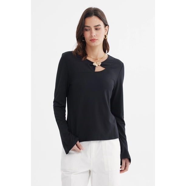 Polera Mujer Aplicación Metalica En Pecho Negro