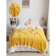 thumbnail image 3 of Frazada Exclusive 2 Plazas: Elegancia Texturizada y Confort Térmico AMARILLO, 3 of 5