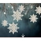 thumbnail image 1 of Adornos colgantes de copos de nieve para Navidad, 6 guirnaldas de copos de nieve 3D brillantes, grandes copos de nieve blancos para Navidad, fiestas de Año Nuevo, decoración del hogar., 1 of 8