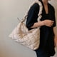 thumbnail image 5 of Bolso de mano acolchado para mujer, ligero y acolchado, tipo hobo, 2023, con pliegues en forma de nube., 5 of 6