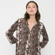 thumbnail image 3 of Blusa Mujer Cuello Camisero M/L Snake Print Café Corona, 3 of 5