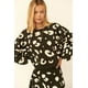 thumbnail image 4 of Un Suéter con Estampado de Leopardo, 4 of 5
