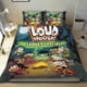 thumbnail image 1 of La Casa Ruidosa Conjunto de sábanas temático, trío de piezas, cómodo y amigable con la piel, diseño único, regalo de decoración para el hogar para familiares, amigos y fans, 90 cm * 190 cm, 1 of 6