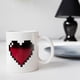 thumbnail image 4 of Taza Kikkerland Pixel Heart Morphing de 325 ml que cambia de color, 4 of 6