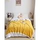 thumbnail image 5 of Frazada Exclusive 2 Plazas: Elegancia Texturizada y Confort Térmico AMARILLO, 5 of 5