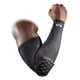 thumbnail image 1 of Brazalete McDavid Hex Shooter con protección acolchada, 1 of 3