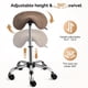 thumbnail image 2 of Taburete Ergonómico Ajustable Hidráulico con Ruedas OmySalon en Forma de Silla de Montar, 2 of 9