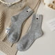 thumbnail image 1 of Calcetines Xiao Hua 6 Pares De Felpa Rojos Con Lunares Hombre, 1 of 2