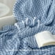 thumbnail image 2 of Manta Bedsure Cooling de algodón con forma de gofre, tamaño king, color azul cielo, 2 of 3