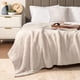 thumbnail image 5 of Manta de forro polar PAVILIA Sherpa, color crema, beige, 150 x 200 cm, 5 of 9