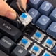 thumbnail image 2 of Teclado Keychron Q4 60 % con cable y switches Gateron Blue, 2 of 8