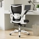thumbnail image 1 of Silla de oficina ergonómica MUXX.STIL de malla con apoyabrazos abatibles, blanca, 1 of 9