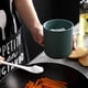 thumbnail image 4 of Juego de 2 tarros de especias de cerámica OnePine, azucarero de cerámica con cuchara y tapa de bambú para té, azúcar, sal y especias en casa y en la cocina., 4 of 5