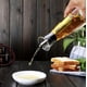 thumbnail image 3 of Dispensador de aceite y vinagre de oliva sin embudo, botella de vidrio para vinagrera de cocina | Tapa hermética de silicona que mantiene el aceite fresco por más tiempo, 3 of 5
