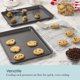 thumbnail image 2 of Chicago Metallic 16833 Juego Profesional de Bandejas Antiadherentes para Galletas y Rollos de Gelatina con Rejilla de Enfriamiento, 43 cm × 31 cm (17 × 12,25 pulg.), 2 of 6
