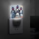thumbnail image 4 of Pingu Luz nocturna LED con sensor de anochecer a amanecer para dormitorio, baño, pasillo, escaleras - Lámpara LED nocturna de enchufe, 0.5W - 1 pieza, 4 of 6