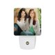 thumbnail image 1 of Las Chicas Gilmore Luz nocturna LED con sensor de anochecer a amanecer para dormitorio, baño, pasillo, escaleras - Lámpara LED nocturna de enchufe, 0.5W - 1 pieza, 1 of 6