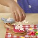thumbnail image 5 of Set de Pizza Play-Doh con 8 accesorios, 5 colores, para niños de 3 años o más, 5 of 9