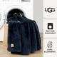 thumbnail image 2 of Manta UGG Euphoria de felpa de piel sintética reversible color índigo, 2 of 8