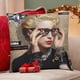 thumbnail image 4 of Madonna Fundas de almohada de terciopelo con tema, regalos de funda de almohada, decoración para el hogar, cojín de lanzar, regalo de cumpleaños para fans y parejas. 45cm x 45cm., 4 of 6
