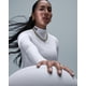 thumbnail image 2 of Camiseta Under Armour Authentics con cuello redondo para mujer, blanco/negro, 2 of 7