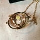 thumbnail image 3 of Collar con giratiempos chapado en oro para fans de Harry Potter, ideal como regalo o decoración, ideal para cosplay o disfraz (oro)., 3 of 6