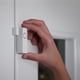 thumbnail image 4 of Sensor de contacto inteligente Philips Hue Secure, blanco, 1 paquete, hecho para puertas y ventanas interiores, requiere Hue Bridge, funciona con la aplicación Hue, 4 of 9