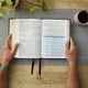 thumbnail image 2 of Biblia de Estudio HarperCollins Burdeos a Todo Color, 2 of 8