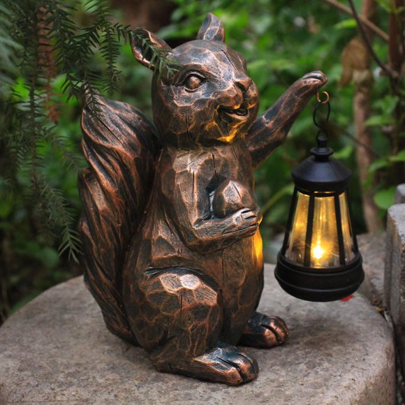 Estatua de jardín Yewanye de ardilla con luces solares para exteriores