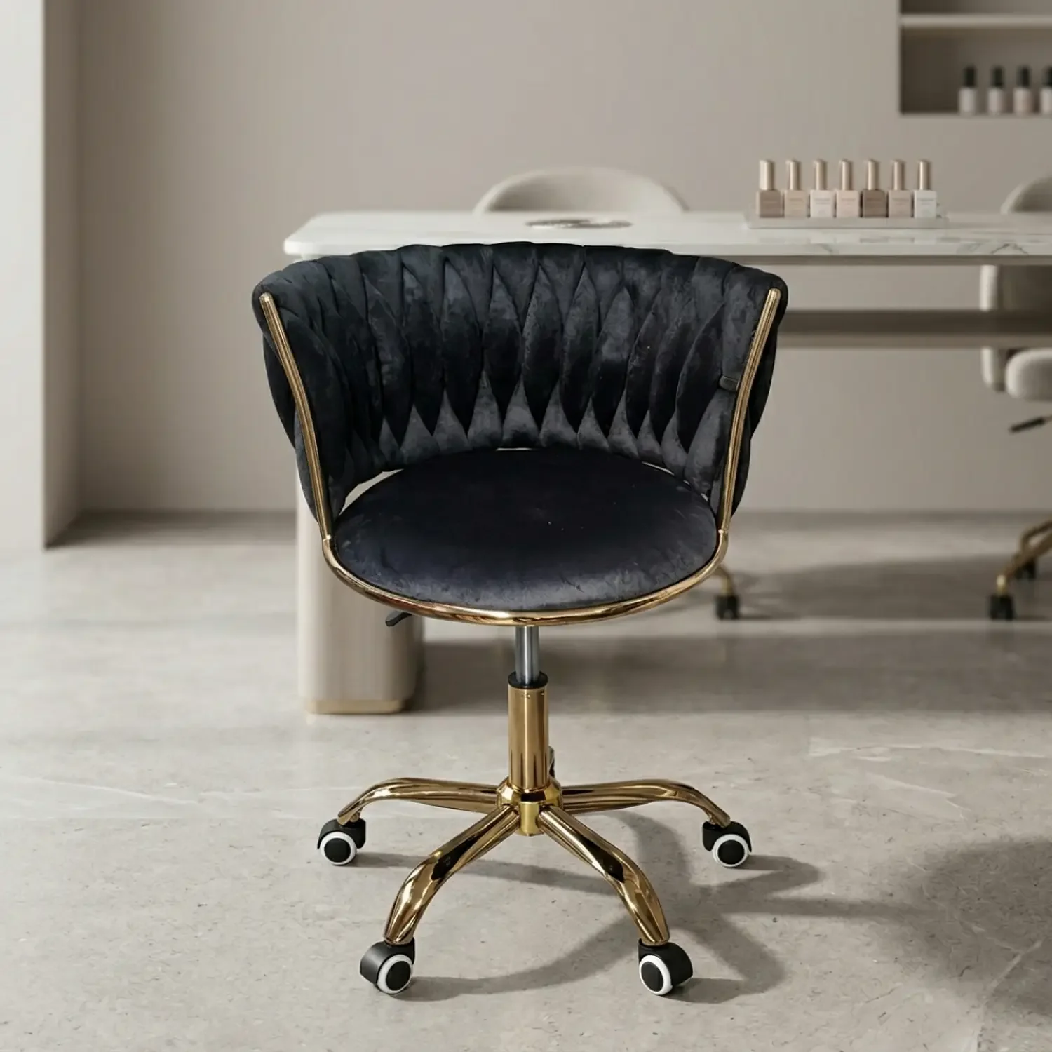 Genérica - Silla Manicure Profesional Velvet Con Ruedas Y Base Dorada Monaco Para Salón De Belleza Negro