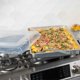 thumbnail image 3 of Bandeja para hornear Nordic Ware XL de aluminio con tapa, 54 x 38 x 5 cm, 3 of 6