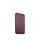thumbnail image 3 of Cartera FineWoven para iPhone de Apple con MagSafe Mulberry, 3 of 5