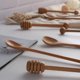 thumbnail image 4 of Juego de palitos de madera para mojar miel y café, 4 of 8