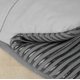 thumbnail image 3 of Juego de guantes de cocina KitchenAid Beacon, bicolor, antideslizantes, 2 piezas, 3 of 7