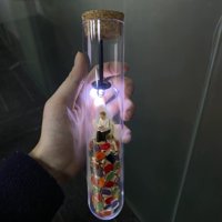 Dym - Lampara Biblioteca Hombre Leyendo En Tubo De Ensayo A Pila