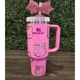 thumbnail image 1 of Vaso Térmico Hello Kitty Stanley 1,2lts | Diseño de Kitty Diciendo Hola | Rosa Peonía, 1 of 3