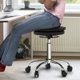 thumbnail image 2 of Silla de escritorio Wobble Stool, de pie, sin caja, ergonomía, 2 of 8