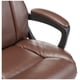 thumbnail image 4 of Silla de oficina AmazonBasics Classic Puresoft, acolchada en poliuretano, color marrón, 4 of 5