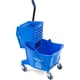 thumbnail image 4 of Cubo para mopa Carlisle FoodService, 26 litros, con escurridor lateral, azul, 4 of 9